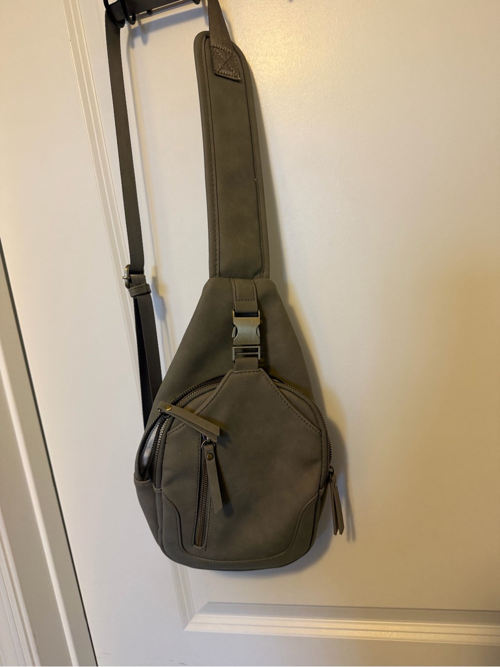 Antik Kraft gray crossbody Bag - EUC